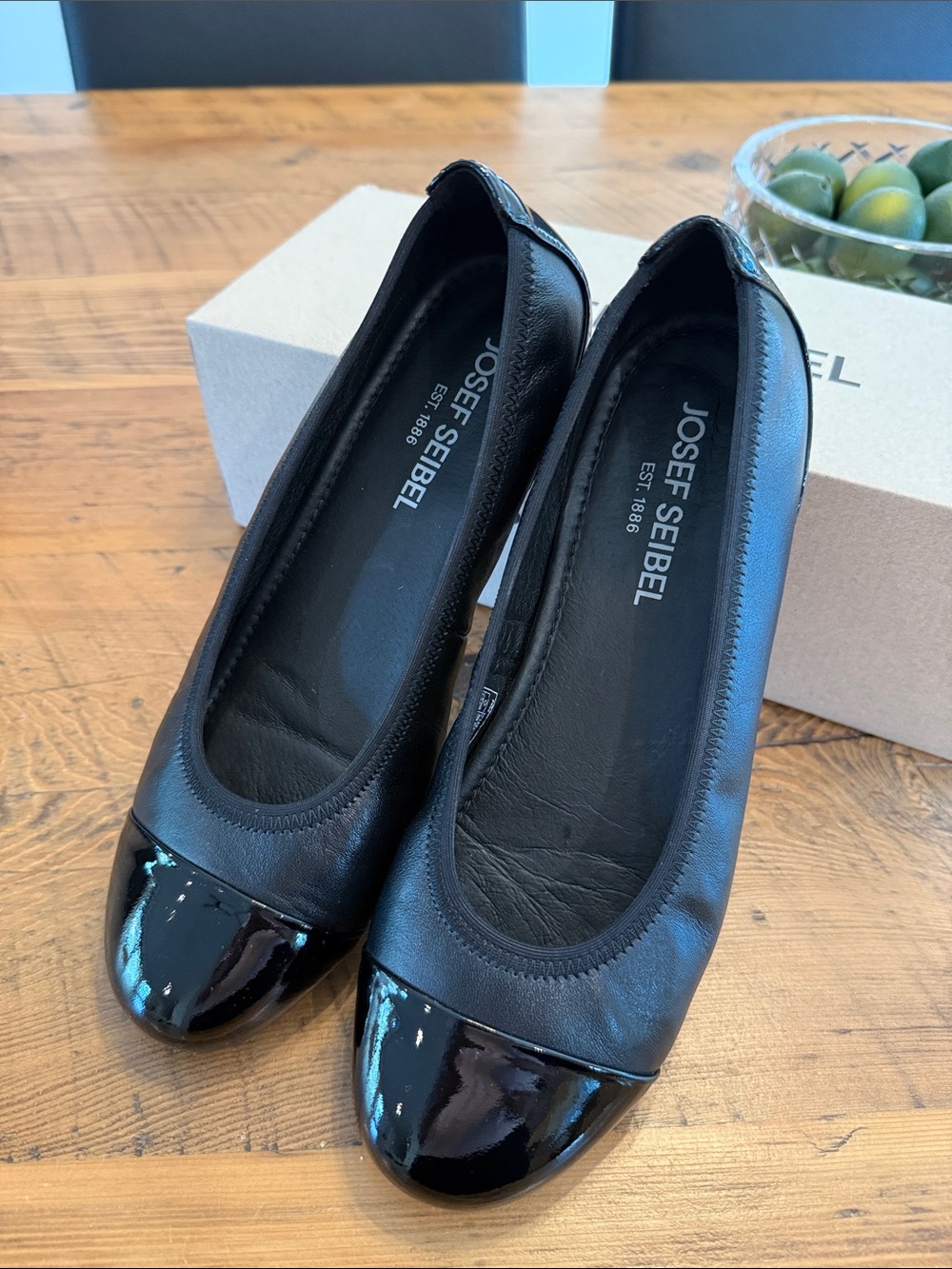 Josef Seibel Florina 01 Patent Cap Toe Leather shoes